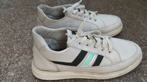 Trendy White Casual Sneakers for Women