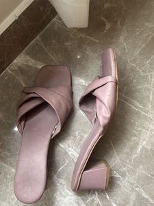 Stylish Pink Twist Strap Flat Sandals