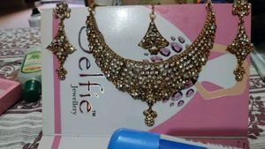 Exquisite Kundan Necklace and Earring Set