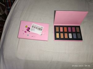 12 Color Eyeshadow Palette - Pink Case