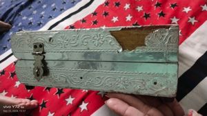 Wooden Make Up Box With Freebies 🎁