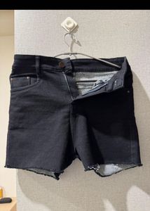 Cute Girl Kausually black shorts