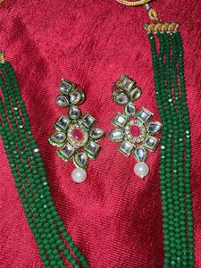 Elegant Kundan &amp; Emerald Necklace Set
