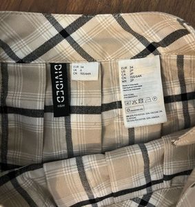 H&amp;M Beige Plaid Pleated Mini Skirt