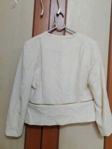 Chic White Cropped Blazer