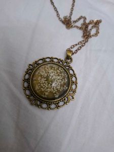 Leafy Affair Frilly Flower Lacey Days Necklace