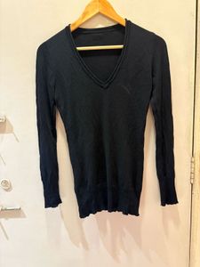 Classic Black V-Neck Long Sleeve Top