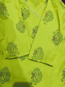 Vibrant Green Printed short kurti 🌿