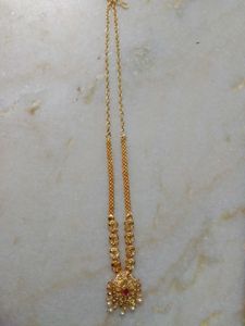 Elegant Gold Necklace with Pendant