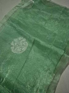 Elegant Green Saree with Paisley Motifs