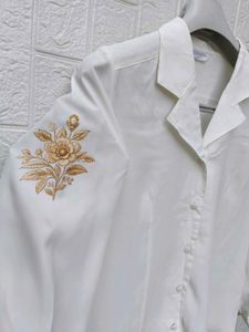 New with tag Korean Elegant White Embroidered Puff