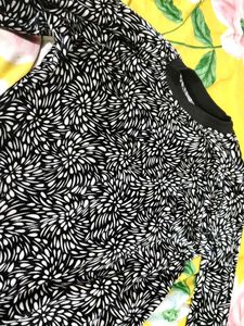 Stylish Black &amp; White Floral Print Top