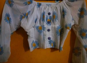 Cute Daisy Print Off-Shoulder Crop Top
