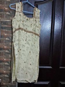Embellished Sleeveless Kurta