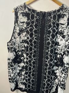 Chic Sleeveless Black &amp; White Print Top
