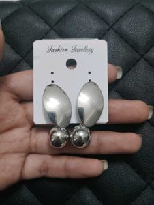 set of 3 earrings and 1 freebie too