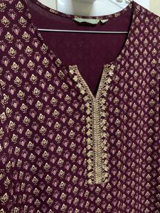 Avaasa maroon Elegant Printed Kurta in size M