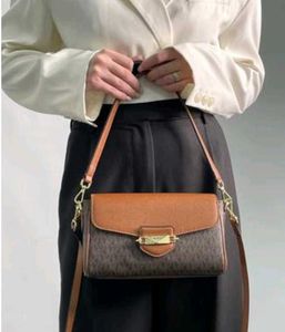 Micheal kors slingbags