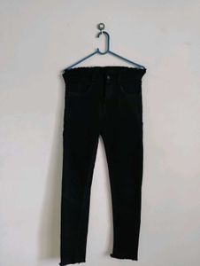 Stylish Black Jeans with Frayed Hem