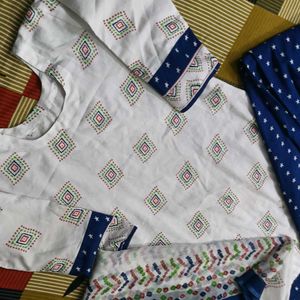 Elegant White &amp; Blue Printed Kurta Set