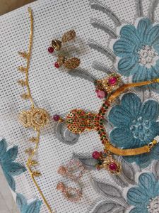 Maang Tikka with Gold Finish and neck se