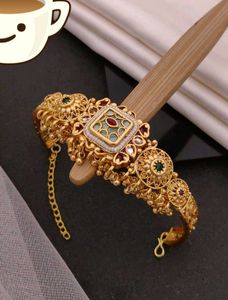 Exquisite Gold Bangle with Kundan Stones