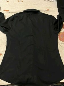 Classic fitted Black Button-Up Shirt