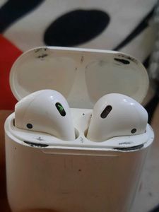 Apple Airpords Wireless Earbuds with Charging Case