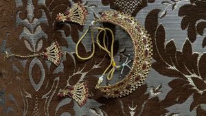 Exquisite Kundan Bridal Choker Set