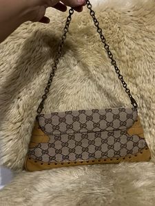 vintage 80’s Gucci Monogram Shoulder