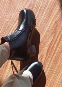 New Black Platform Zipper Boots(never use)