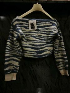 Cozy Zebra Print Cropped Sweater