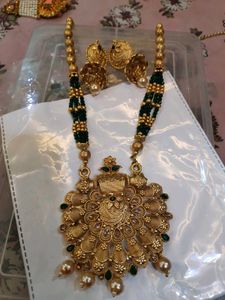 Exquisite Gold Tone Necklace Set