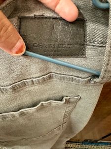 Zudio Relaxed Skinny Fit Grey Jeans