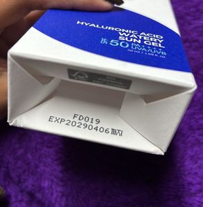 Isntree Hyaluronic Acid Watery Sun Gel
