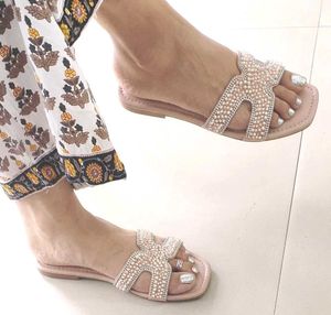 Flat Khadims Cleo