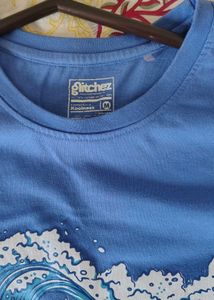 Men's Blue T-Shirt with Wave Graphic unisex