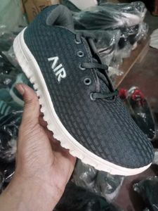 NEW NO USED SPORTS SHOES FOR MEN.