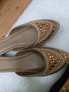 Pearl Embellished Juttis