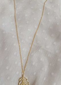 Elegant Gold Peacock Feather Pendant Necklace