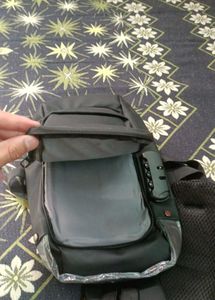 Waterproof Anti-Theft USB Backpack – Like New | Se