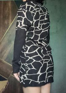 Stylish Giraffe Print Sweater Top