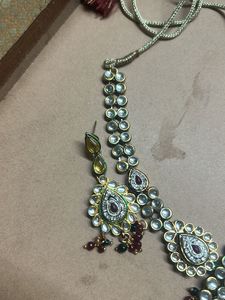 Elegant Kundan Necklace and Earring Set
