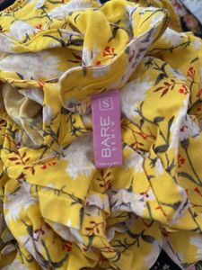 Floral yellow feminine top