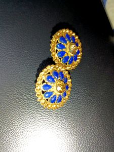 BEAUTIFUL BLUE EAR STUDS