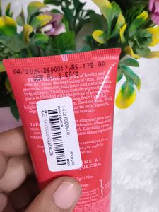 Biotique Fruit Brightening Depigmentation and Tan