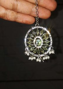 Exquisite Kundan Maang Tikka