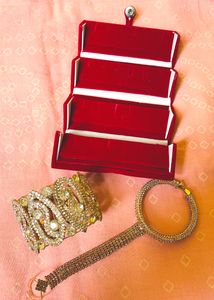 Combo Deal All In One Pack 🤩🎉Jewellery Box For Ear Studs/ Earrings, Gold Stone Studded Bracelet,Ring & Wrist Bracelet 💍