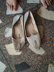 men jutti