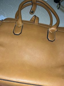handbag in good condition